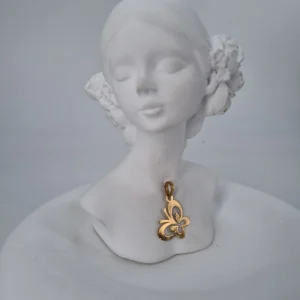 آویز طلای پروانه با بال های گرد