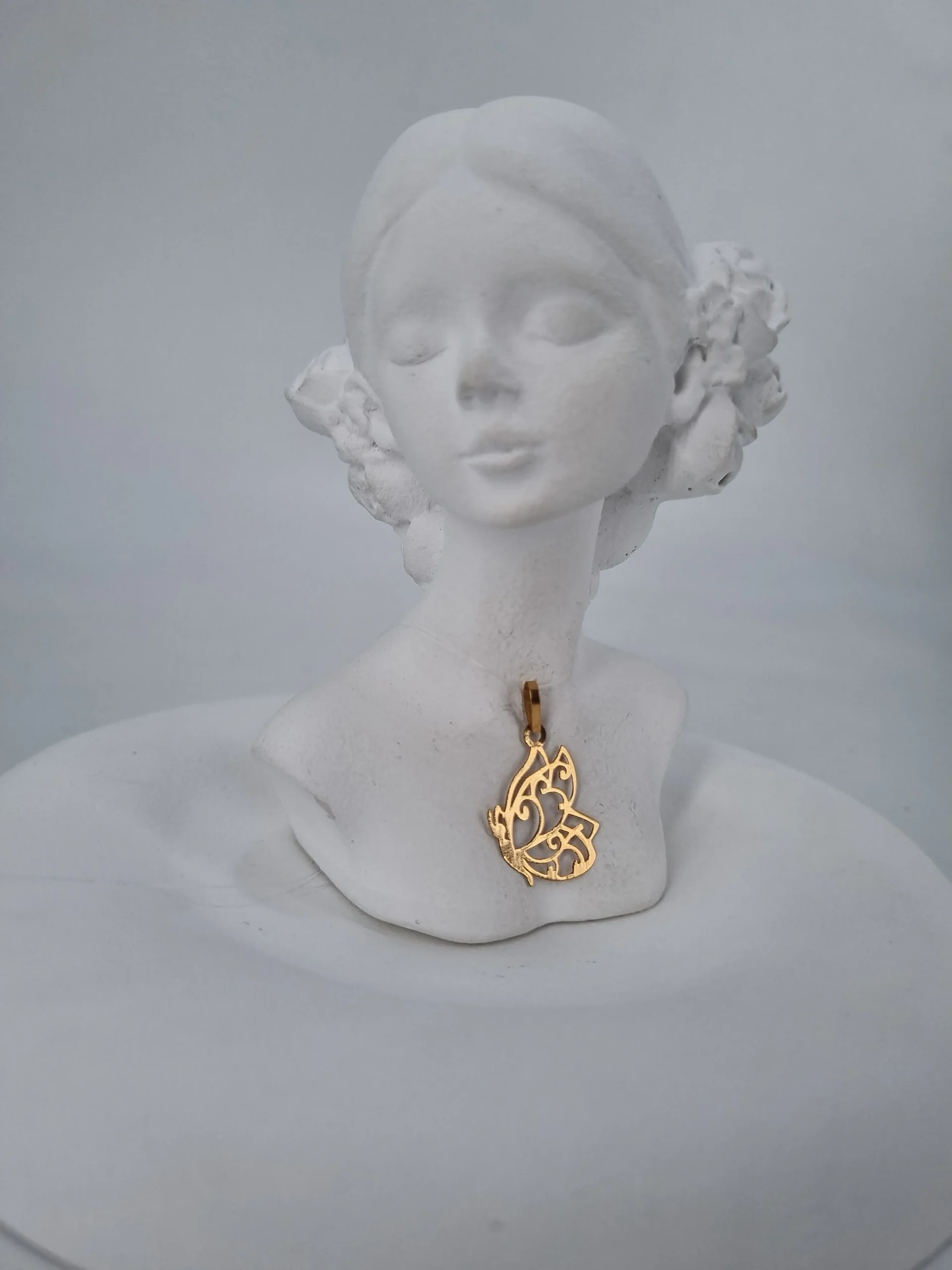 آویز طلای پروانه بال بسته