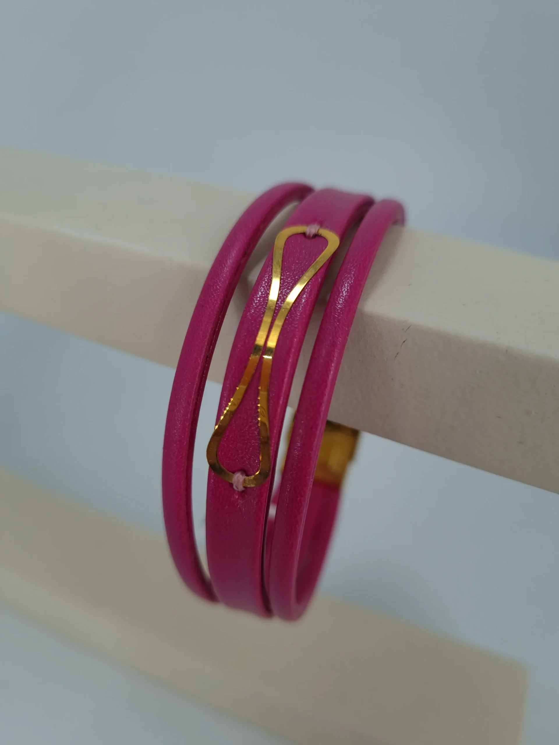 دستبند طلای چرمی ماژنتا